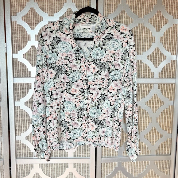 Liz Claiborne Tops - Liz Claiborne White and Pink Long Sleeve Button Down Blouse